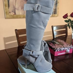 Gray suede boots 4-in heel brand new